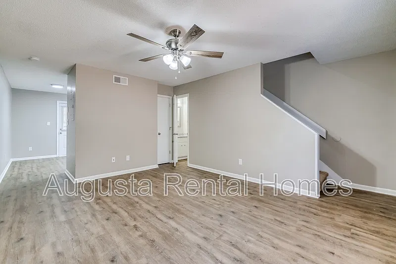 2 bed, 1.5 bath, 1005 sqft, $950 — Photo 1