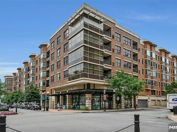 22 Avenue At Port Imperial APT 512, West New York, NJ 07093