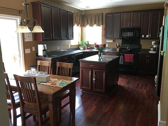 4th image of 912 Inglenook Ct