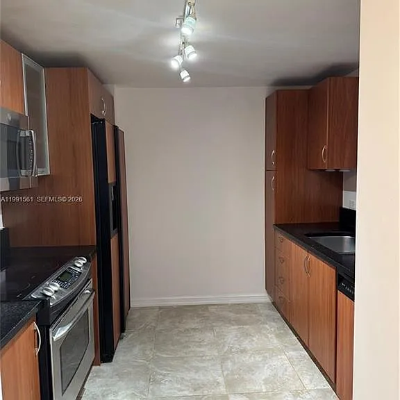 18800 NE 29th Ave #822 — Photo 4
