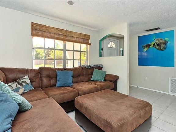 2nd image of 2906 Linwood Dr