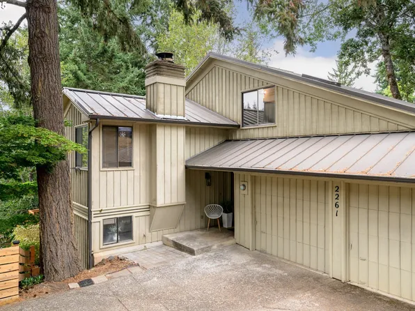 2261 Corinthian Ct, Eugene, OR 97405