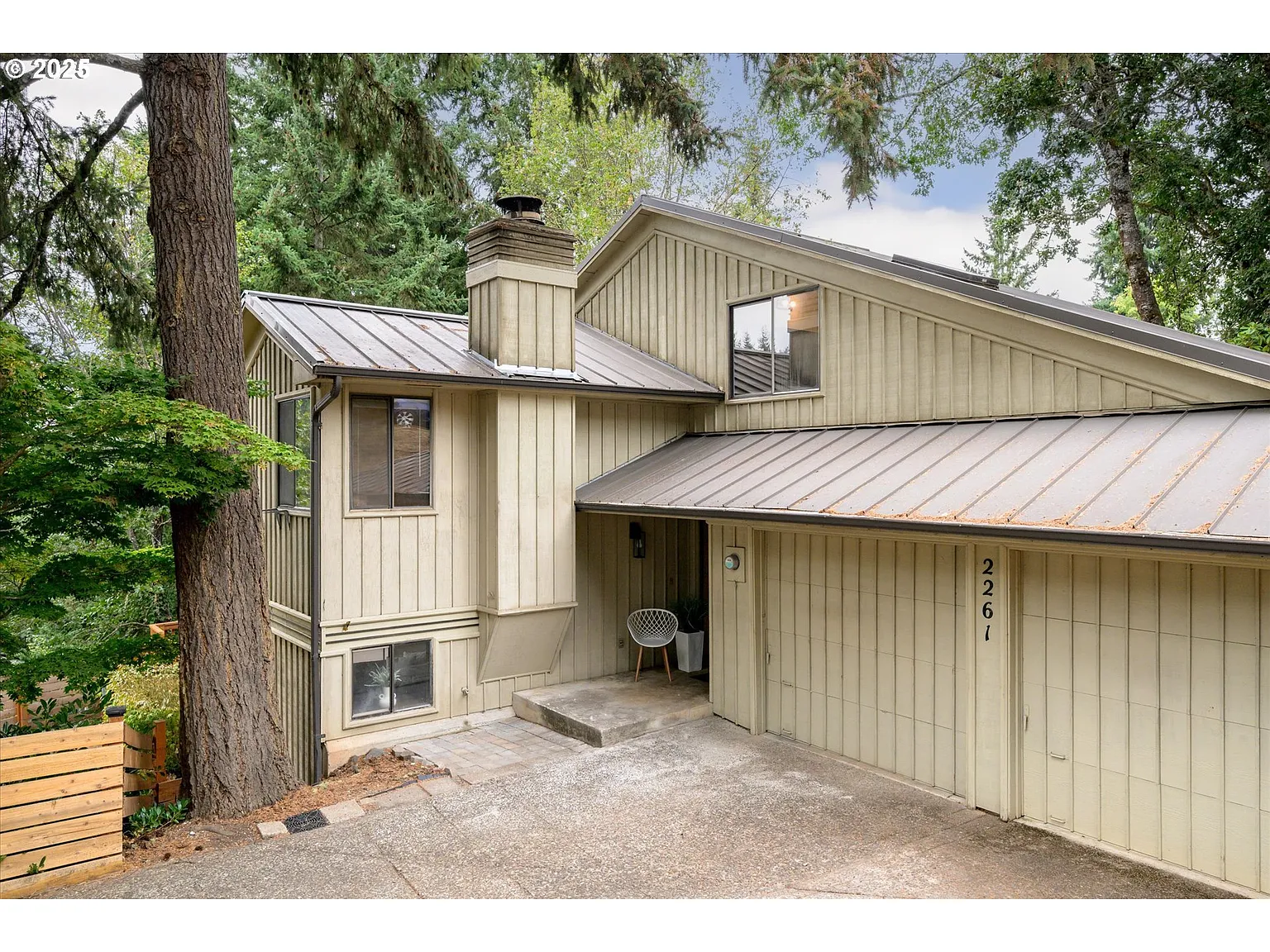 2261 Corinthian Ct photo 1