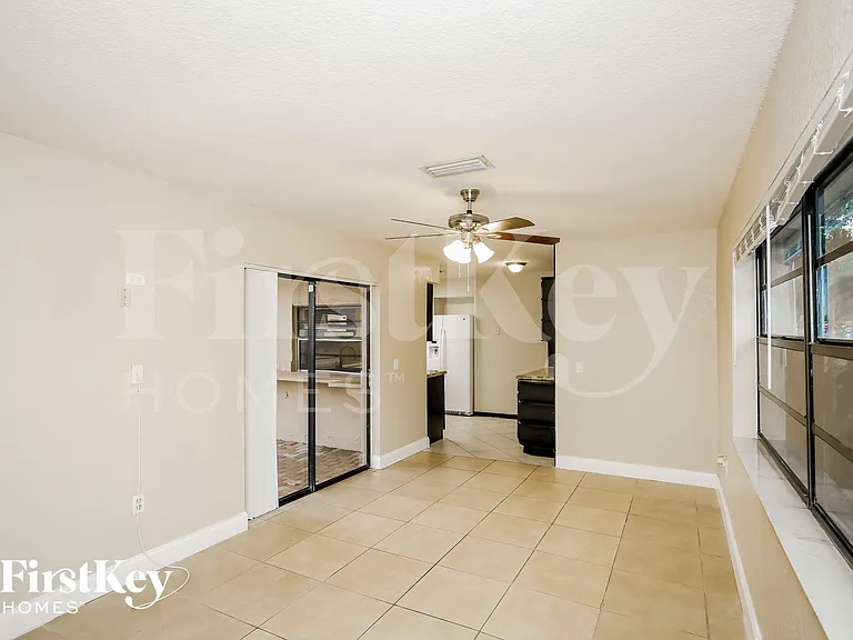 11310 NW 38th Pl — Photo 5