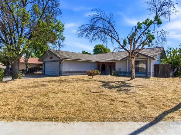 166 N Lyndsay Way, Dinuba, CA 93618