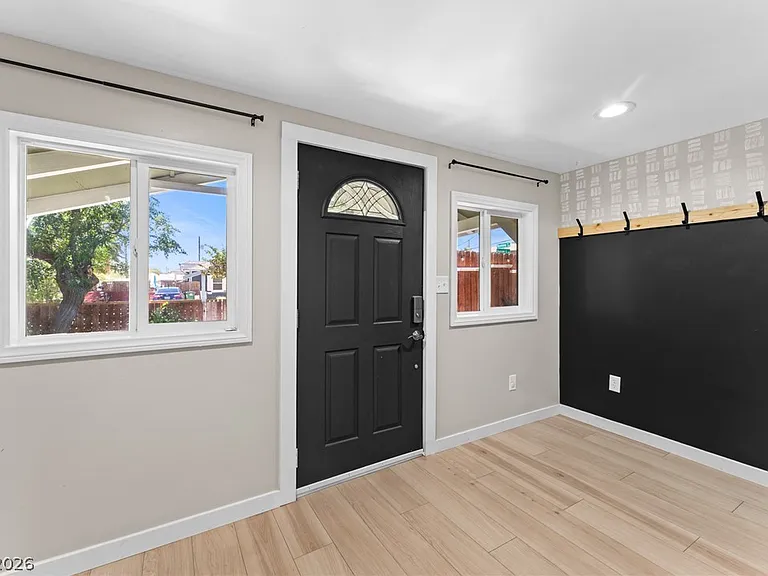 605 L Ave — Photo 8