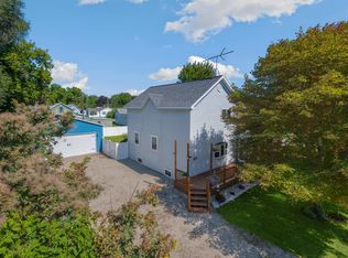 419 4th St, Oconto, WI 54153