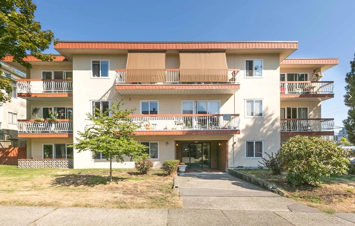 Winston Apartments — Photo 1