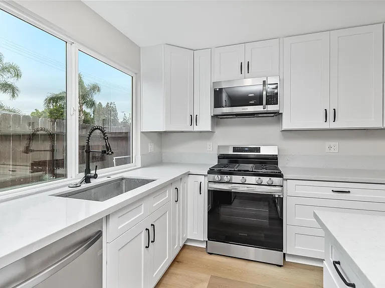 1460 Heidi Cir — Photo 10