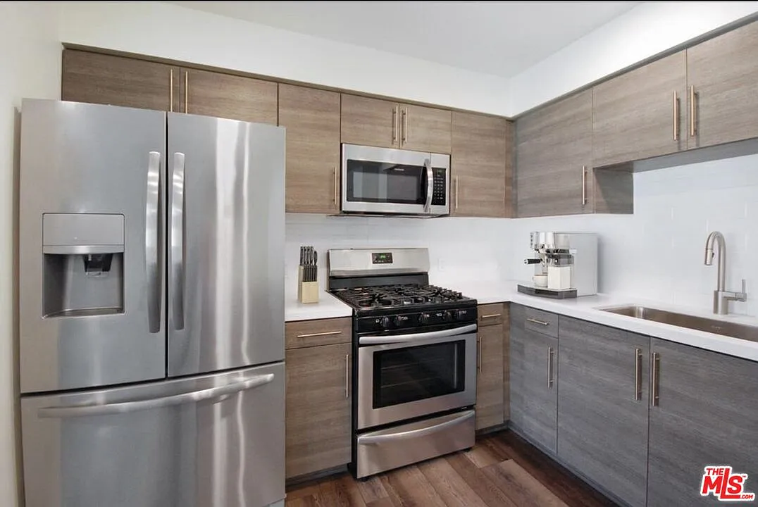 1 bed, 1.0 bath, 850 sqft, $2,995 — Photo 4