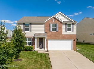 6807 Brittany Oak Dr, Louisville, KY 40229