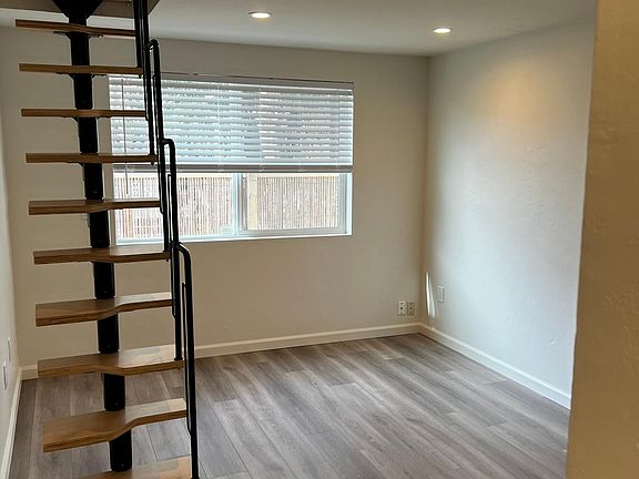 5th image of 869 Beryl St #2