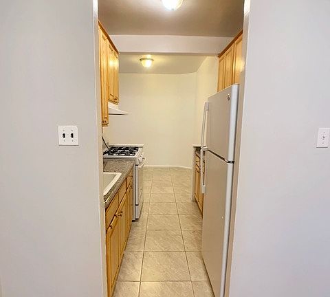 5th image of 2650 Ocean Ave #1