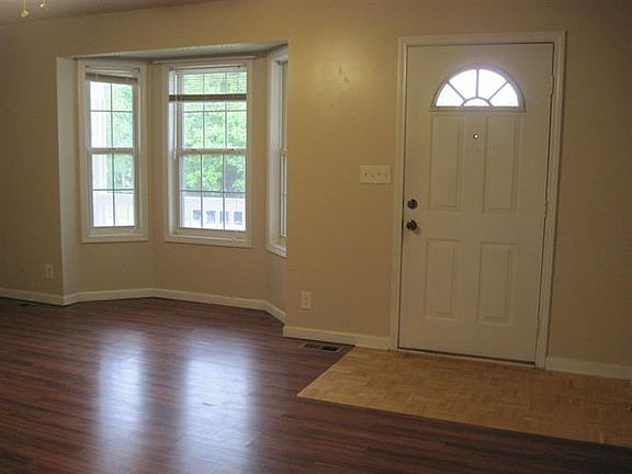 3rd image of 2665 Marymont Dr