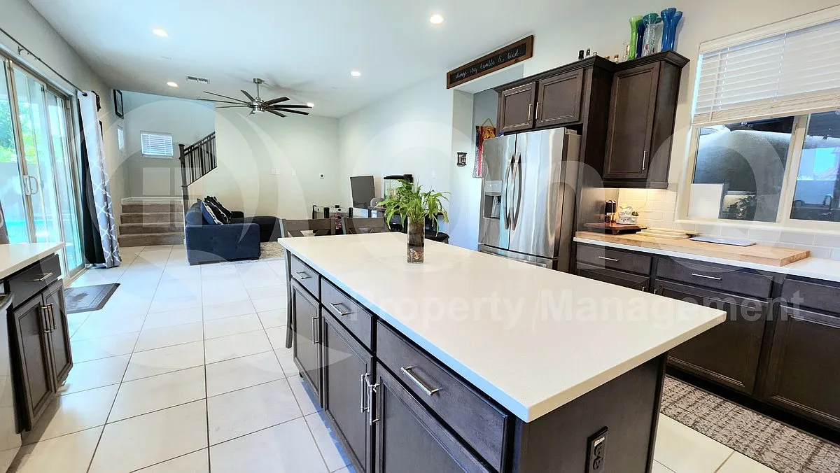 4 bed, 3.0 bath, 2007 sqft, $3,450 — Photo 4