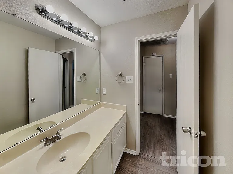 1563 Nottingham Dr — Photo 15