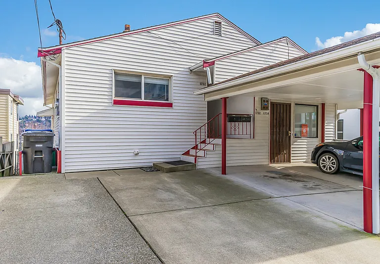 1732 Dexter Ave N — Photo 1