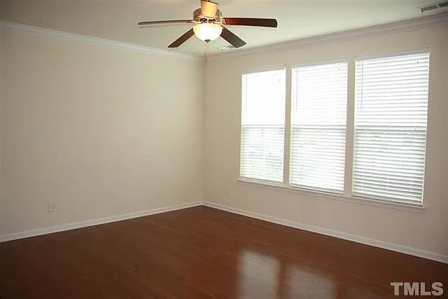 3 bed, 2.5 bath, 1800 sqft, $2,000 — Photo 4