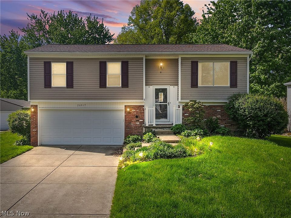 1st image of 26917 Oxford Park Ln