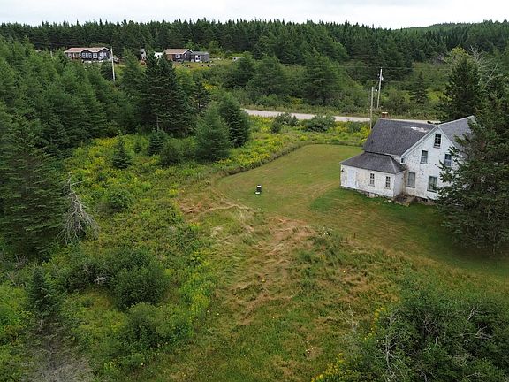 4th image of 2121 Loch Lomond Rd