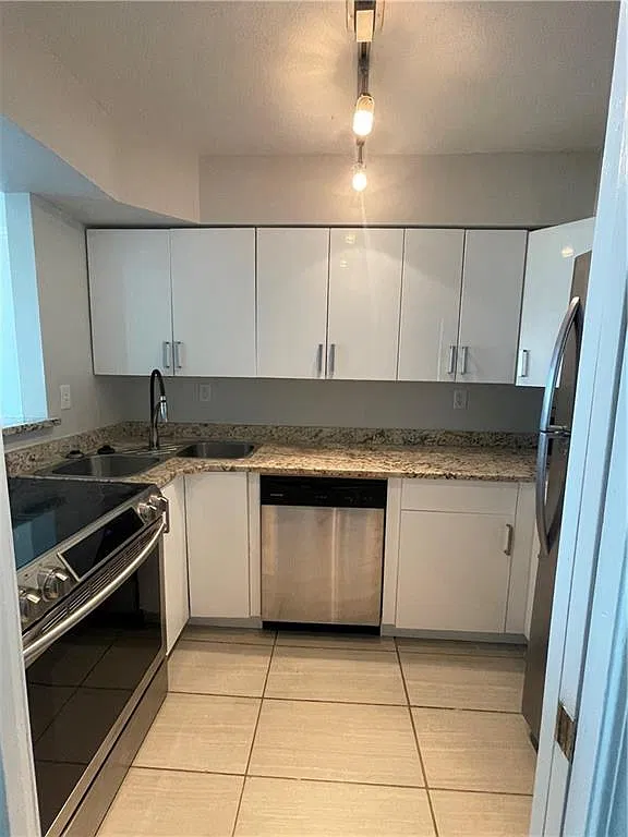 1 bed, 1.0 bath, 807 sqft, $1,850 — Photo 2