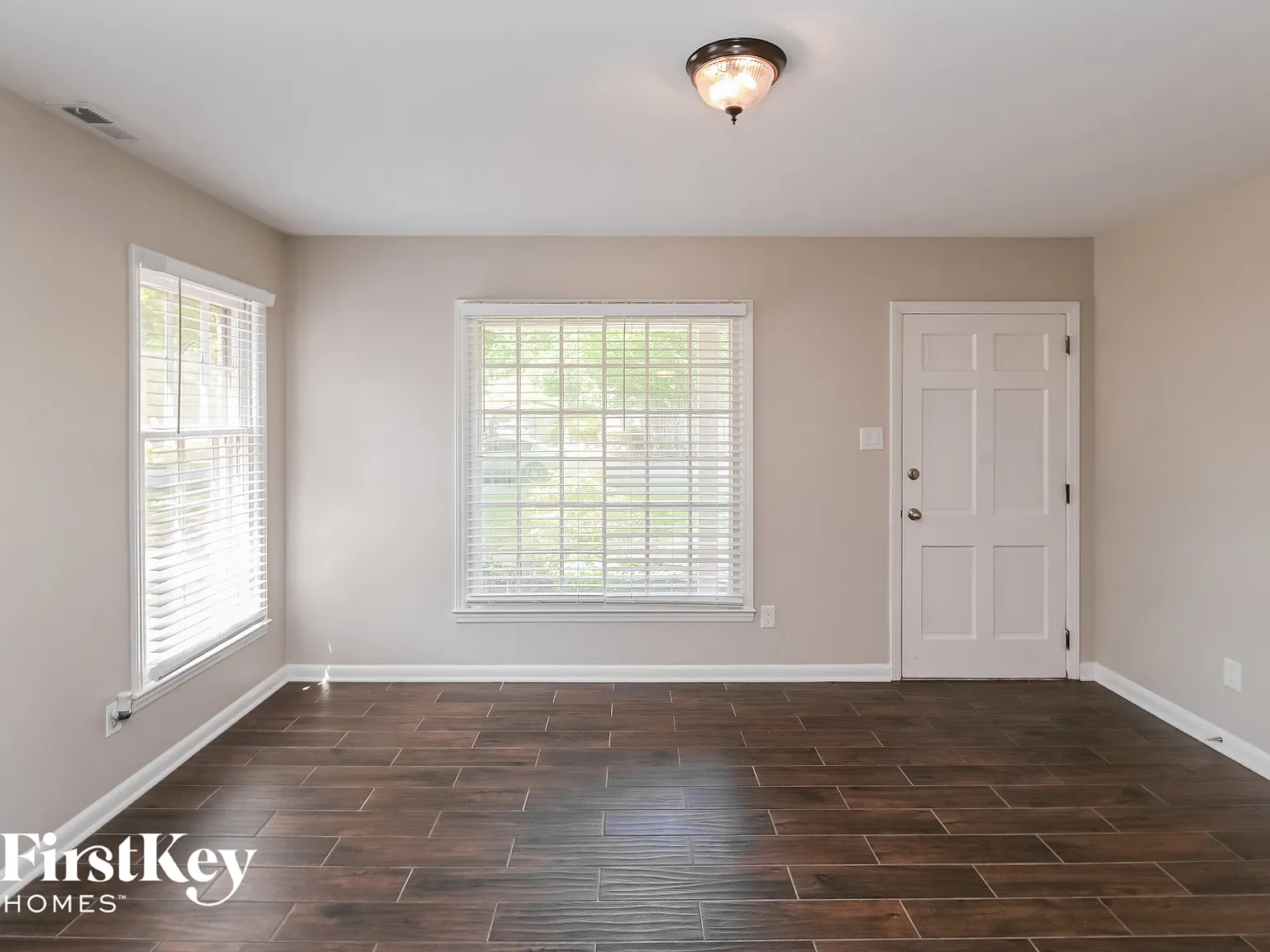 3 bed, 1.5 bath, 1445 sqft, $2,285 — Photo 3