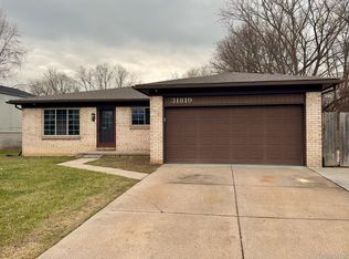 31819 Forrest Dr, Fraser, MI 48026