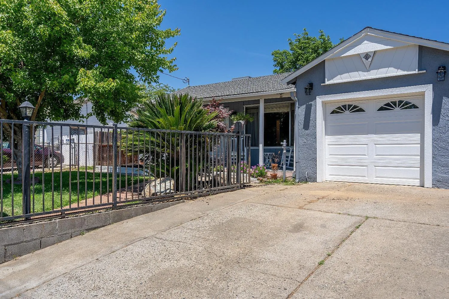 1029 Hawk Ave photo 1