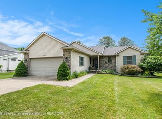 5288 Haversham Dr, Haslett, MI 48840