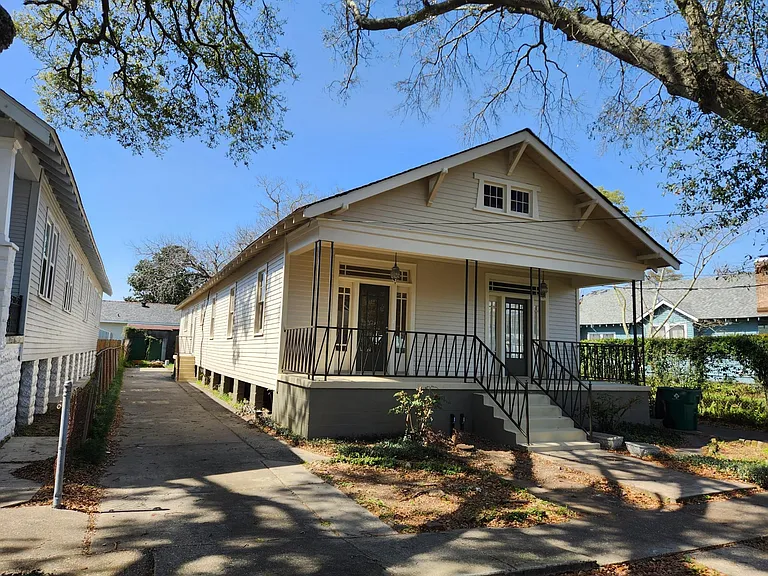 630 Amelia St — Photo 1