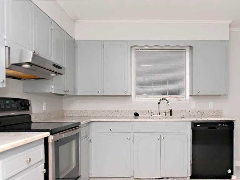 401 Valley View Dr — Photo 8