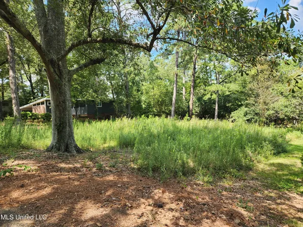 1766 Hillview Dr, Jackson, MS 39211