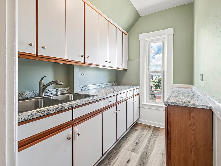 174 Cartier St #3 — Photo 7