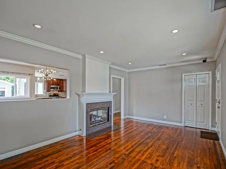 2404 Sebald Ave — Photo 8