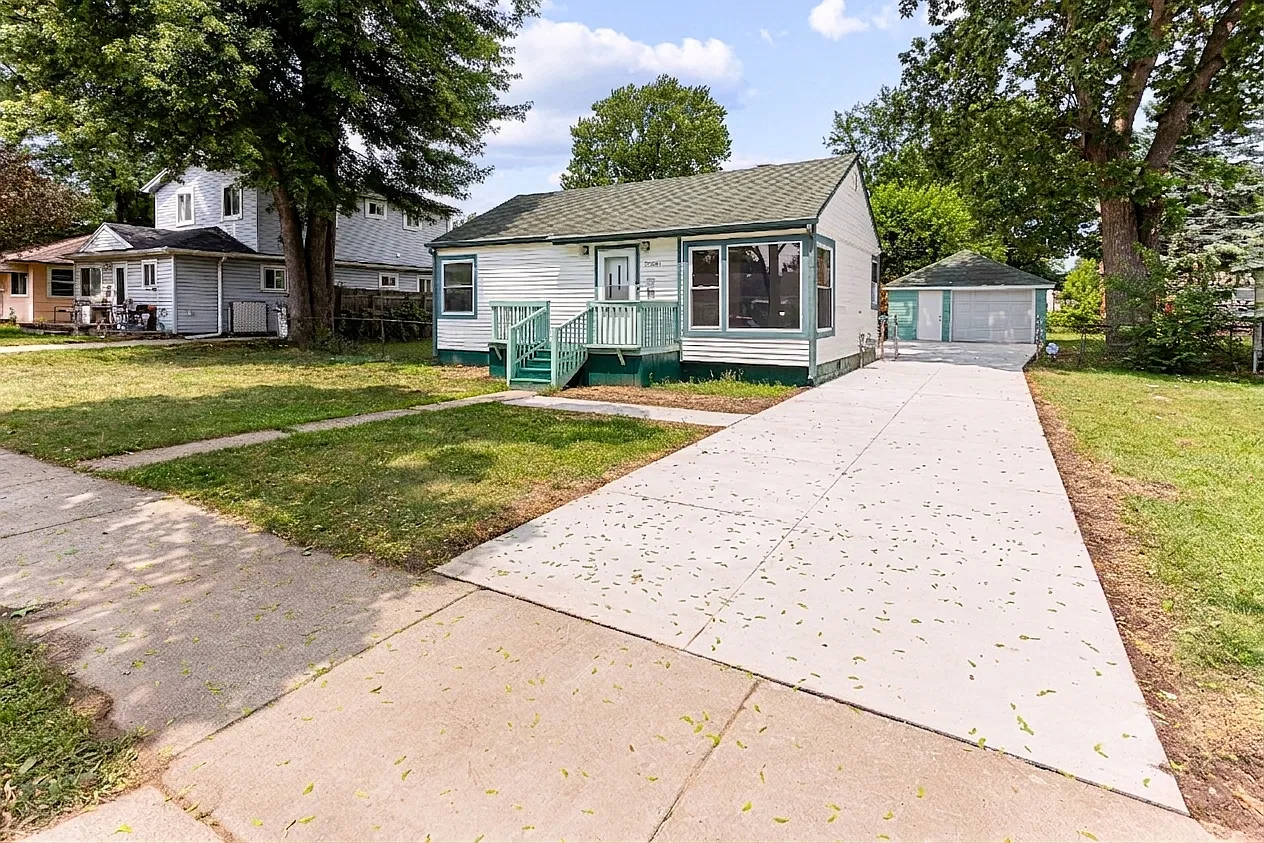 2 bed, 890 sqft, $1,400 — Photo 1
