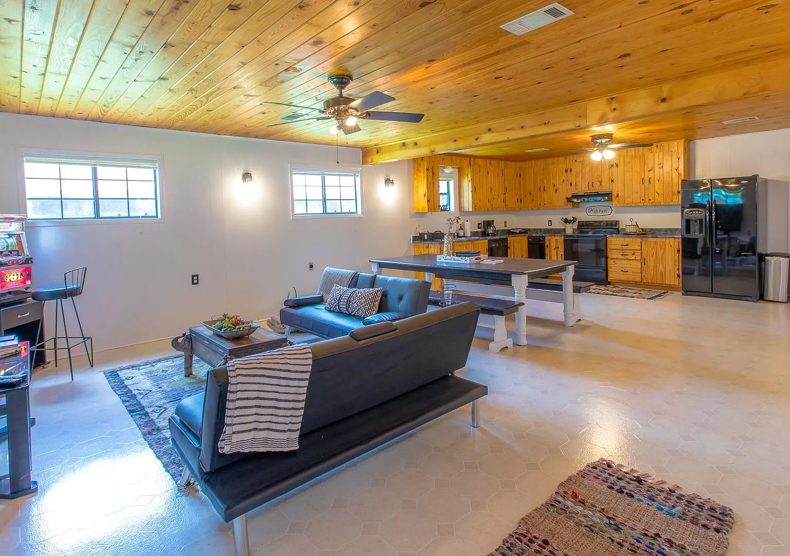 2 bed, 1.0 bath, 1360 sqft, $1,800 — Photo 4
