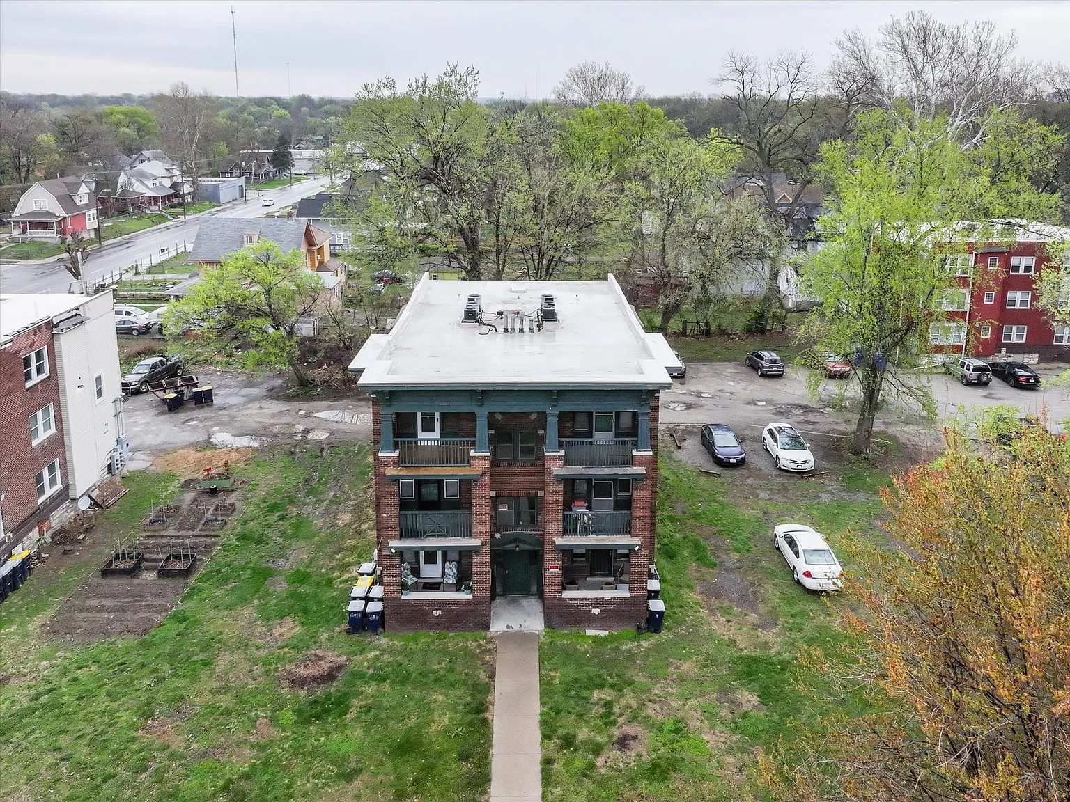 2 bed, 770 sqft, $925 — Photo 2