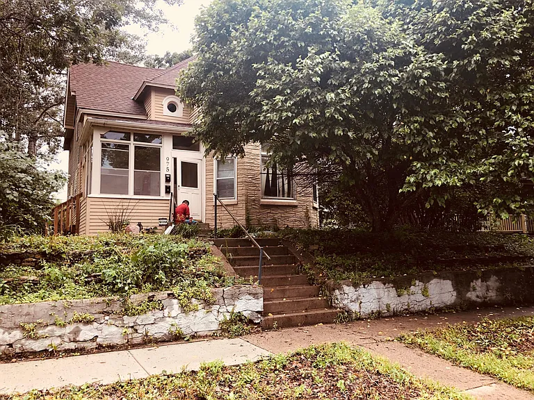 Cromwell Ave — Photo 5