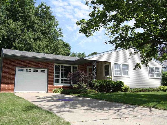 2nd image of 15 Maplewood Dr