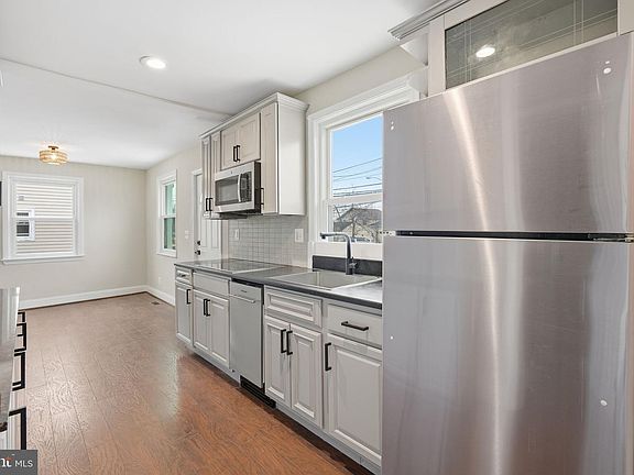 5th image of 504 N Horners Ln