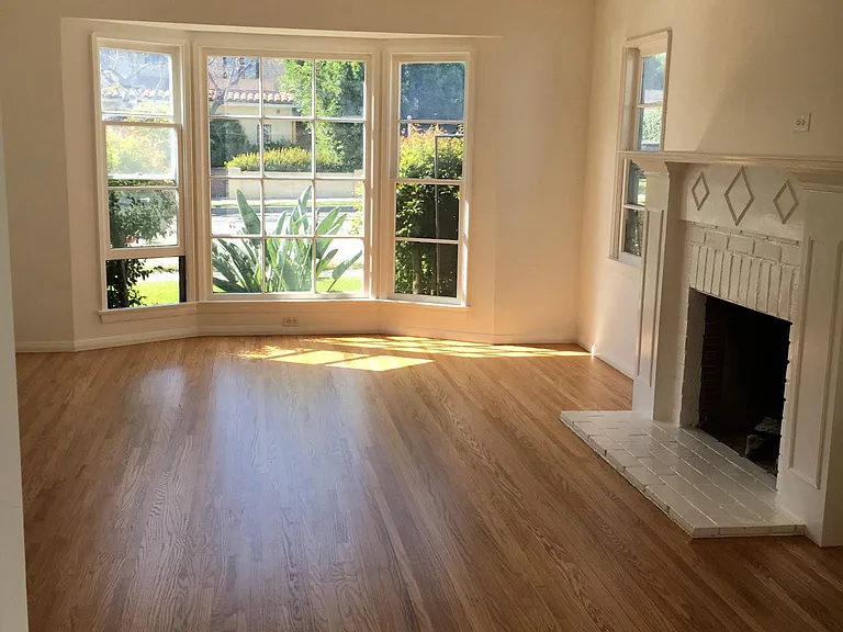 2340 Ashland Ave — Photo 2