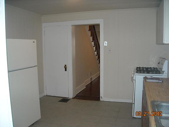 5th image of 308 S Van Buren St