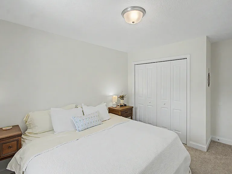 900 Grayson Ave — Photo 13
