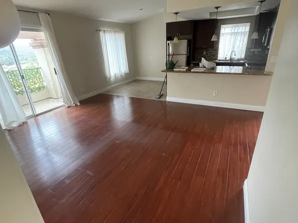 7402 Altiva Pl, Carlsbad, CA 92009