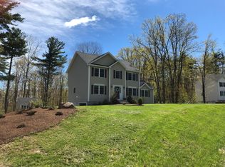 8 Pearl Dr, Hooksett, NH 03106