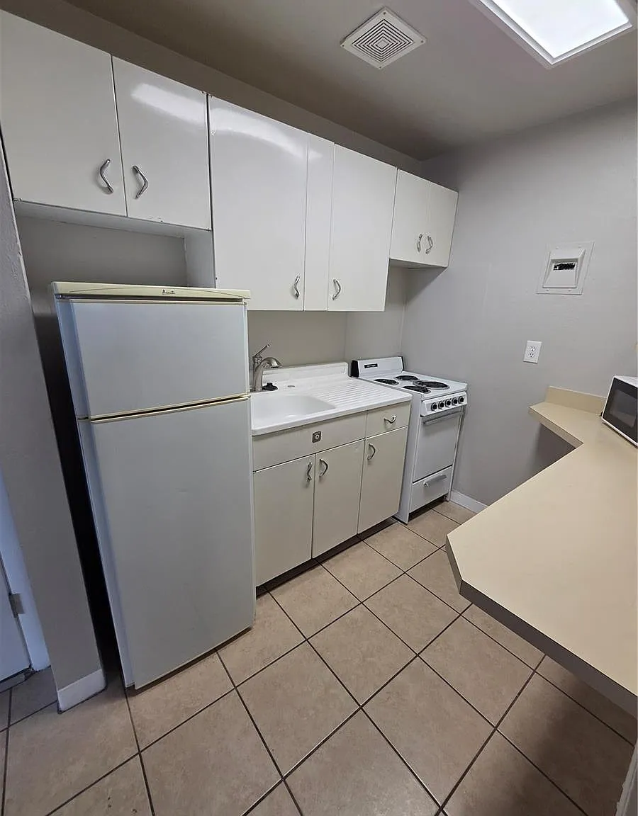 1 bed, 1.0 bath, 700 sqft, $1,300 — Photo 3