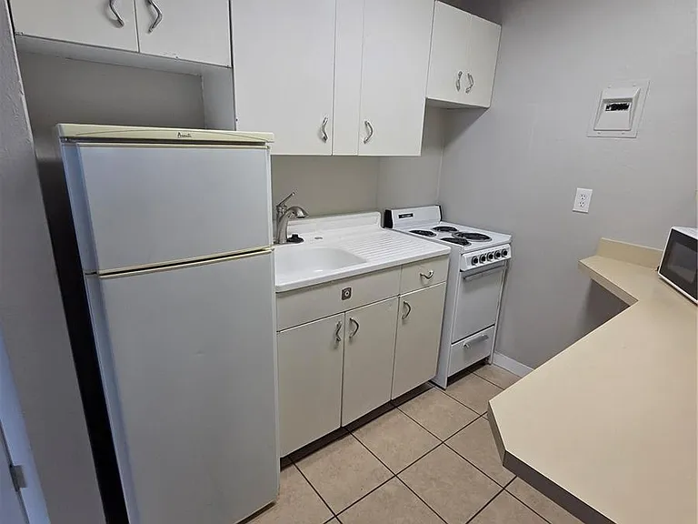 197 E Powers Ave #4 — Photo 3