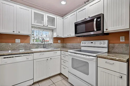 9410 N Hollybrook Lake Dr #303 Photo 1