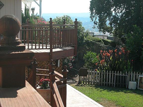 5th image of 16725 Oak View Cir