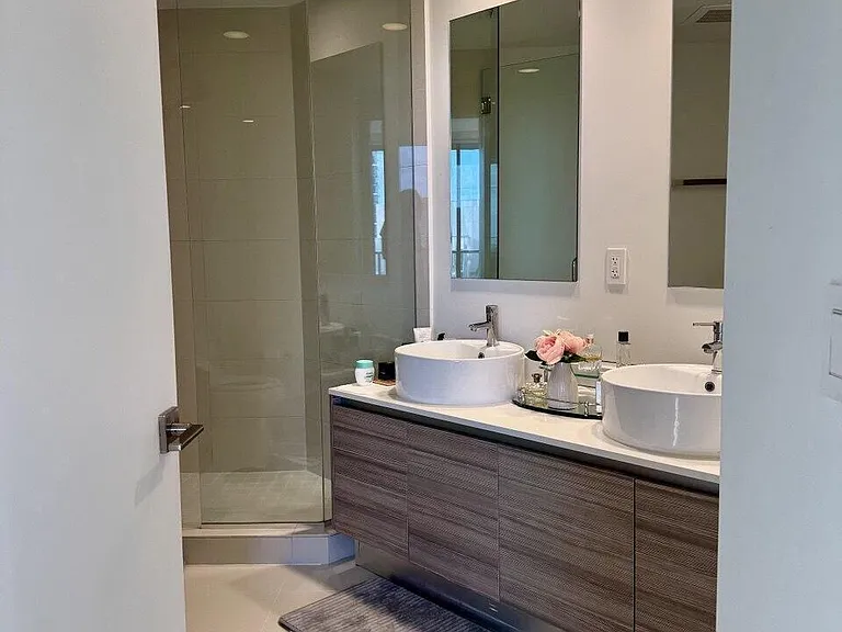 121 NE 34th St #1116 — Photo 10